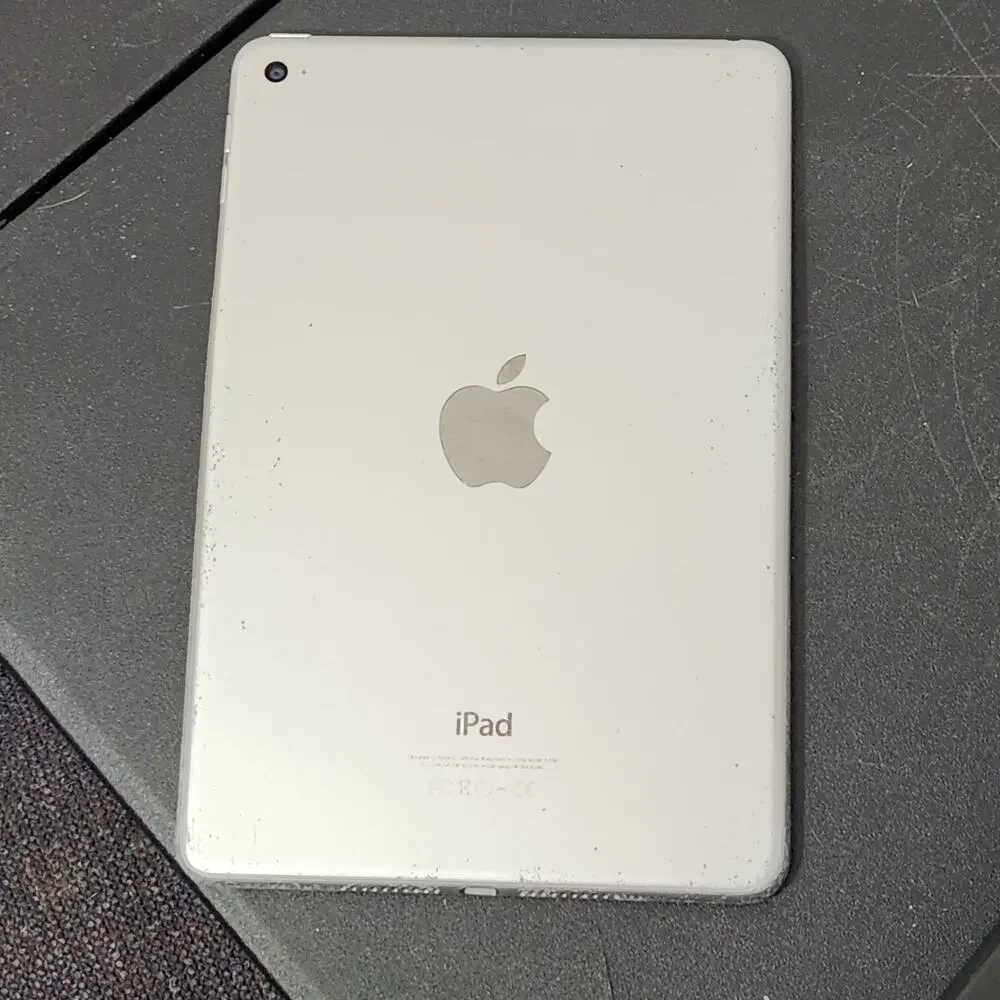 Unlocked Apple iPad mini 4 128GB Silver 7.9